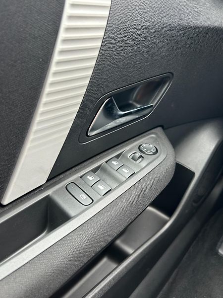 Citroën C4 (2026) PLUS Hybrid 145k Automatic     - fotka 11 z 15
