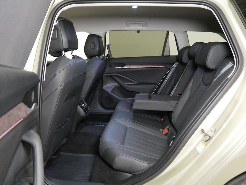 Škoda Superb - fotka 7 z 25