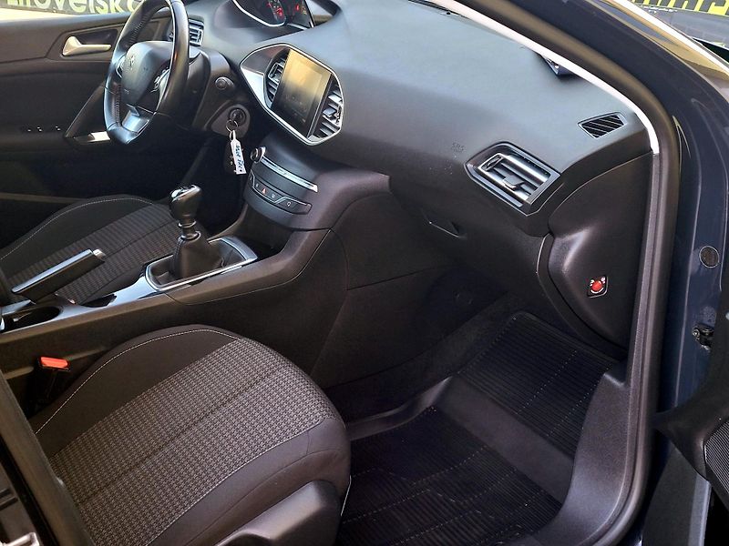 Peugeot 308 bHDi ČR, *SERV.KNÍŽKA*         - fotka 21 z 39