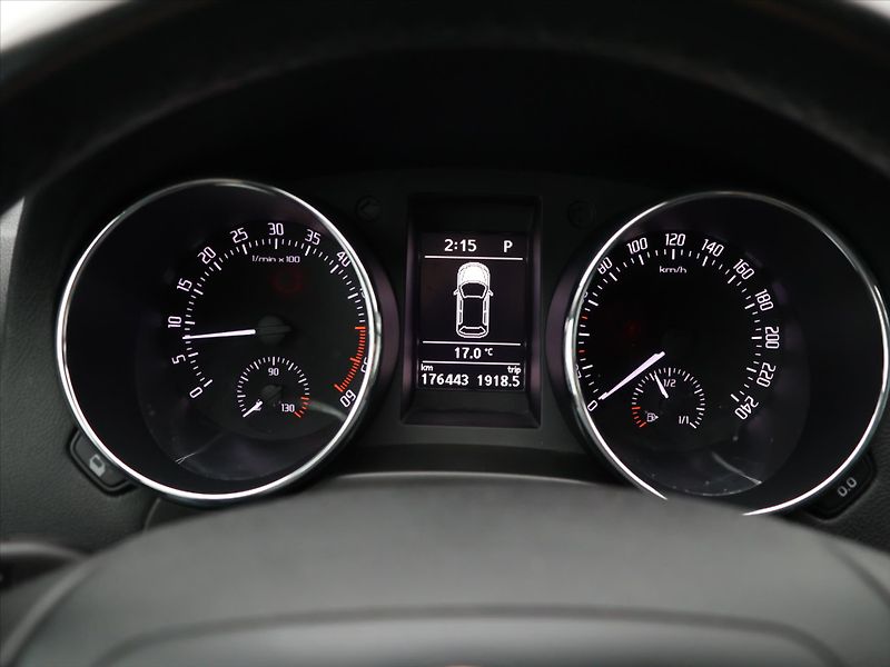 Škoda Yeti 2,0 TDI 103kW DSG 4x4 DPH - fotka 14 z 28