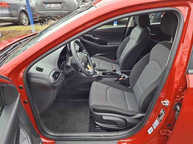 Hyundai i30 1,0 TGDI 120k M6 - fotka 8 z 19