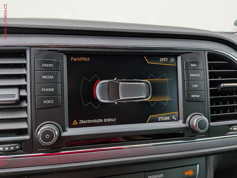 Seat Leon (2015) 2.0 TDi, FR, LED, navi - fotka 15 z 17