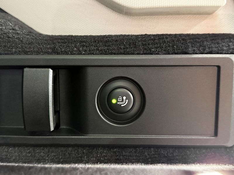 BMW Řada 3 320d xDrive AT LUXURY LINE, PA - fotka 26 z 29