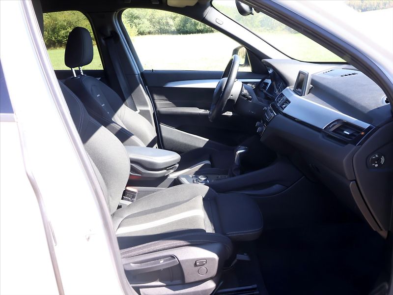 BMW X1 2.0 18d  xD Aut CZ Advantage - fotka 12 z 31