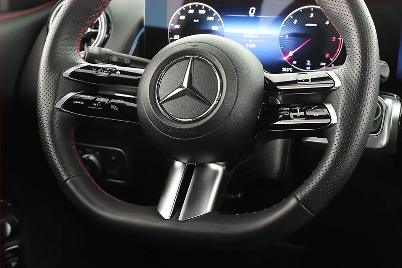 Mercedes-Benz GLB (2025) 200 d, AMG Line, Navigace - fotka 27 z 27