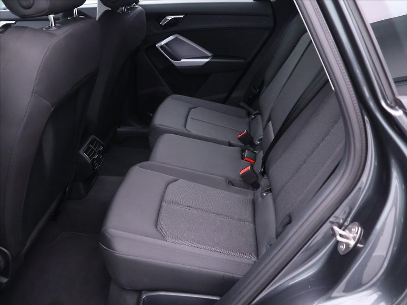 Audi Q3 1,5 35 TFSI S tronic S line CZ - fotka 16 z 36