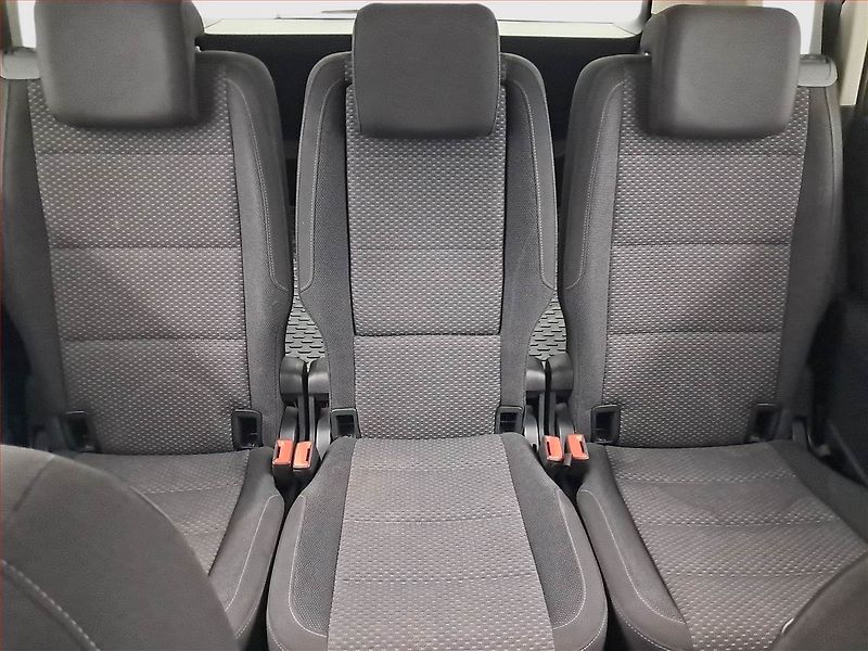 Volkswagen Touran (2016) 2.0 TDI, 7 míst, ČR,1.maj - fotka 10 z 19