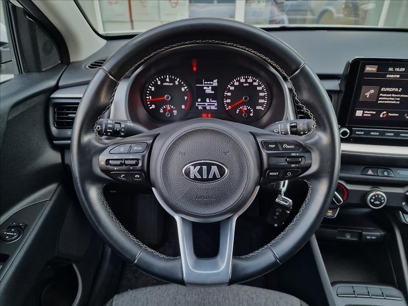 Kia Stonic 1.2 DPI 62kW Comfort,ČR,1.Maj - fotka 21 z 47