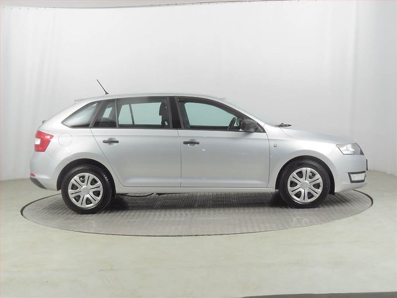 Škoda Rapid (2014) Spaceback 1.6 TDI - fotka 6 z 15