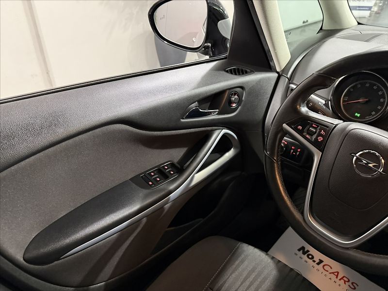 Opel Zafira 1,4   TURBO COSMO VÝHŘEV TZ - fotka 30 z 49