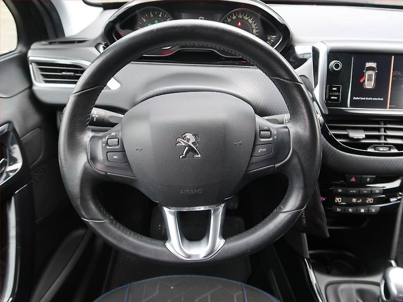Peugeot 2008 (2019) Active 1.2 PureTech, Tempomat - fotka 16 z 16