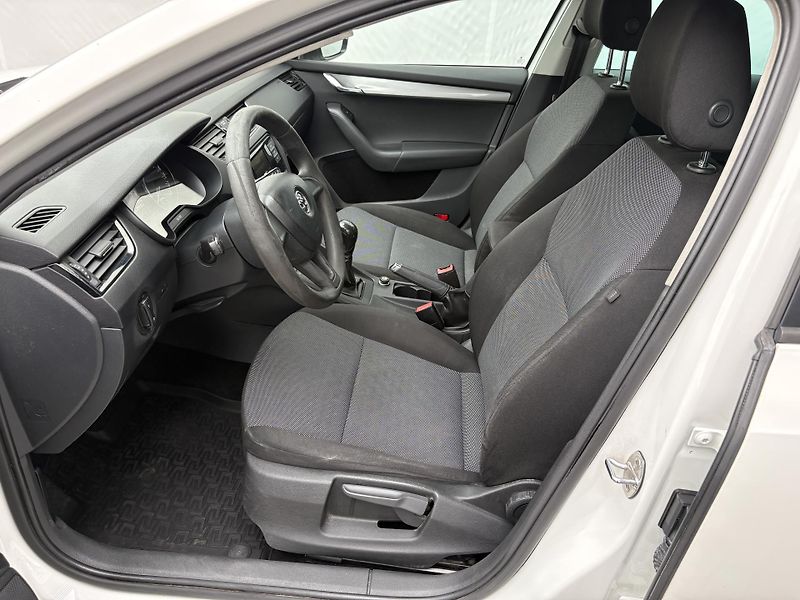 Škoda Octavia Combi 1.6 TDI ACTIVE Plus  81 - fotka 10 z 25
