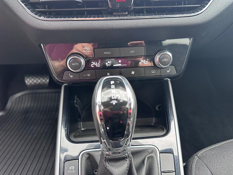 Škoda Fabia 1.0 TSI 85kW DSG Top Selection - fotka 15 z 16
