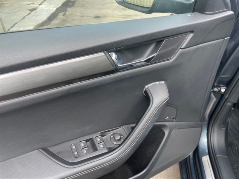 Škoda Superb 2,0 TDI 147 Scout 4x4 Aut - fotka 11 z 11