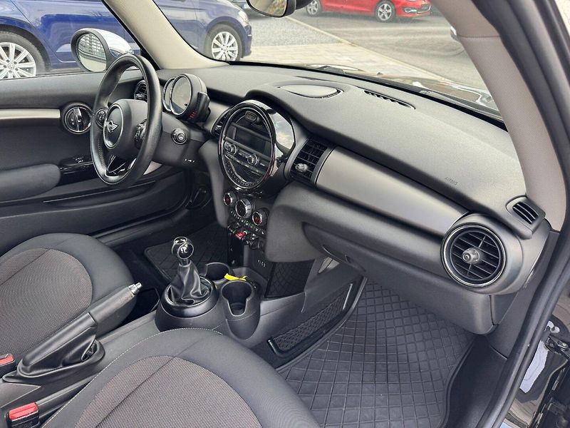 Mini One (2014) 1.2i 75kW - fotka 25 z 28