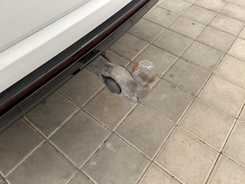 Volkswagen Touareg 3.0 TDi 4x4 R-Line - fotka 28 z 29