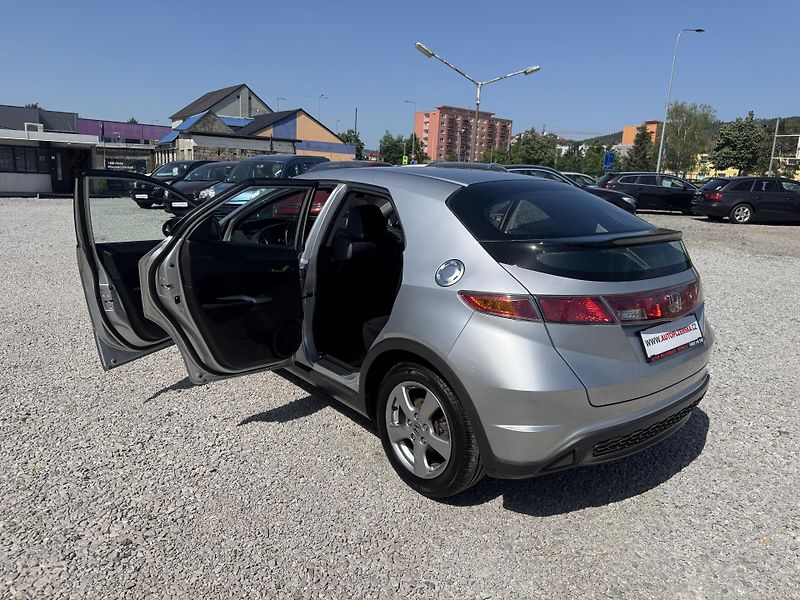 Honda Civic (2006) 1,4i-VTEC,SPORT,rezervace - fotka 10 z 36
