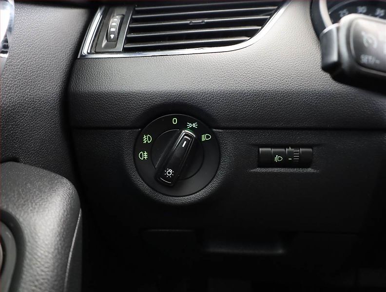 Škoda Octavia (2014) 1.6 TDI, Serv.kniha, Tempomat - fotka 13 z 15