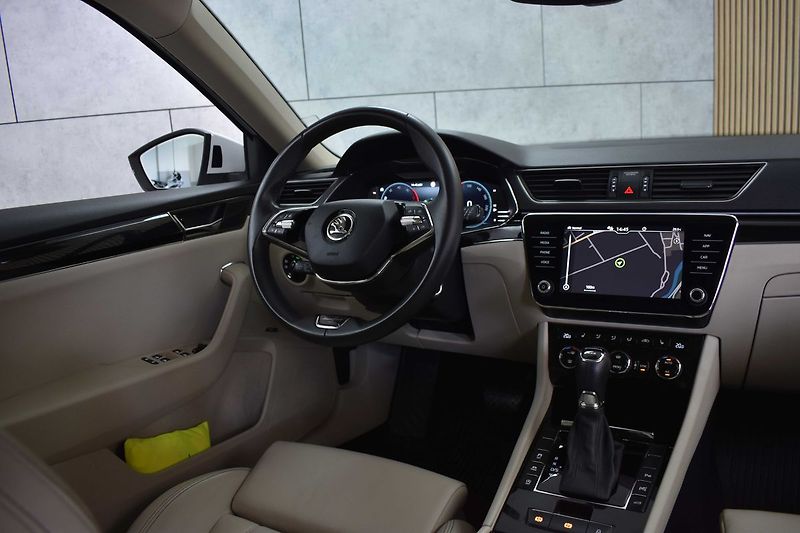 Škoda Superb TDI 147kW 4x4*L&K*TAŽNÉ*ČR 1.M - fotka 10 z 49