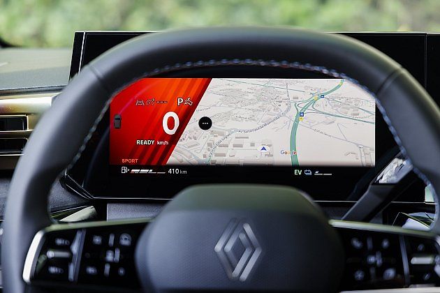 Displej za volantem je velký., zdroj: Se svolením Renault