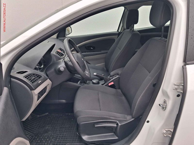 Renault Mégane (2011) 1.6i, 1.maj,ČR, AC, temp - fotka 9 z 16