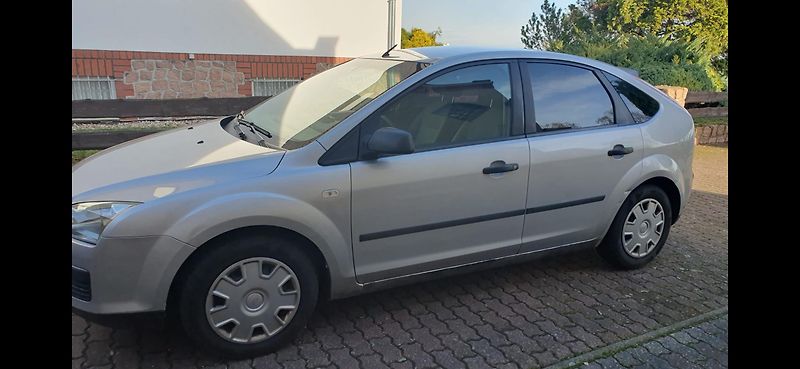 Ford Focus 1.6i 74KW 2005 - fotka 1 z 10