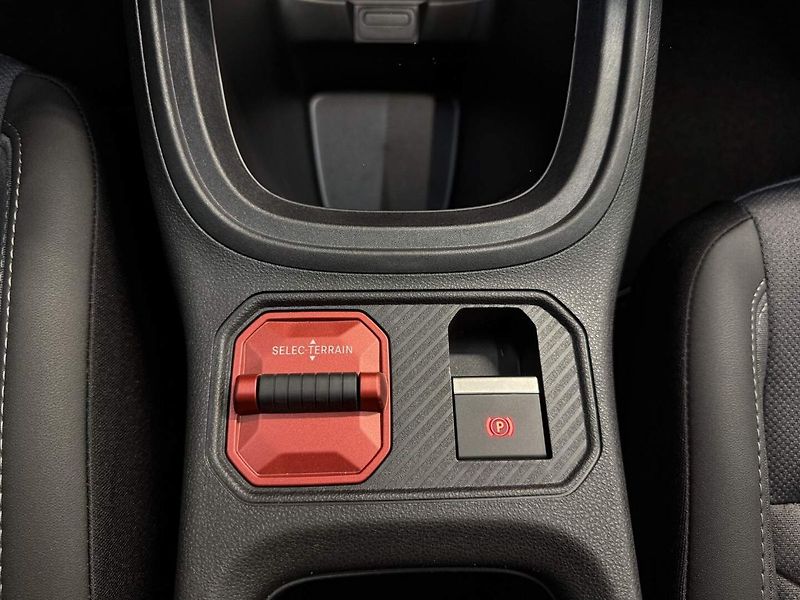 Jeep Avenger (2026) Altitude 1.2 Turbo e-Hybrid 11 - fotka 8 z 16