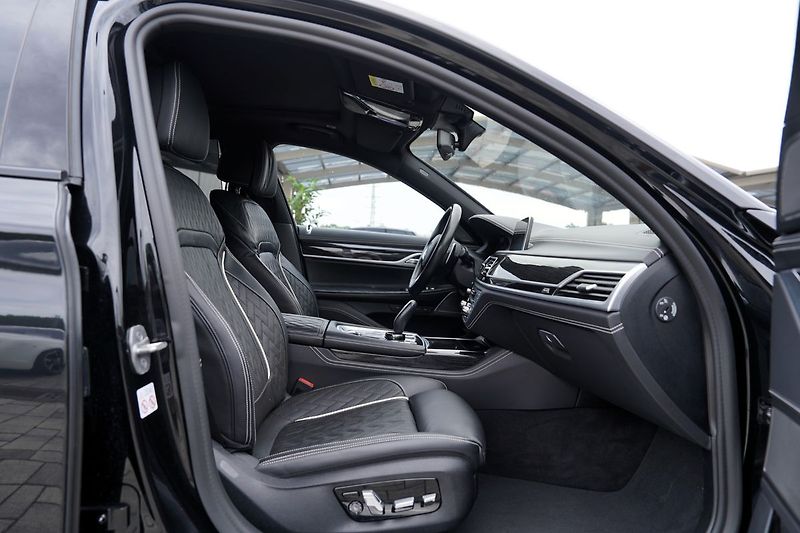 BMW Řada 7 740d xDrive/Laser/M paket/20/Č - fotka 27 z 50