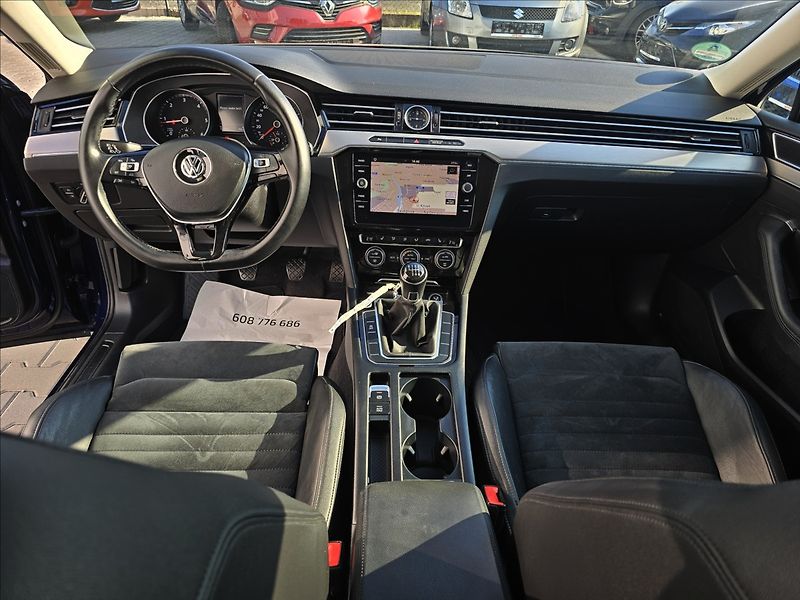 Volkswagen Passat B8 2,0TDi110KW COMFORTLINE - fotka 26 z 49