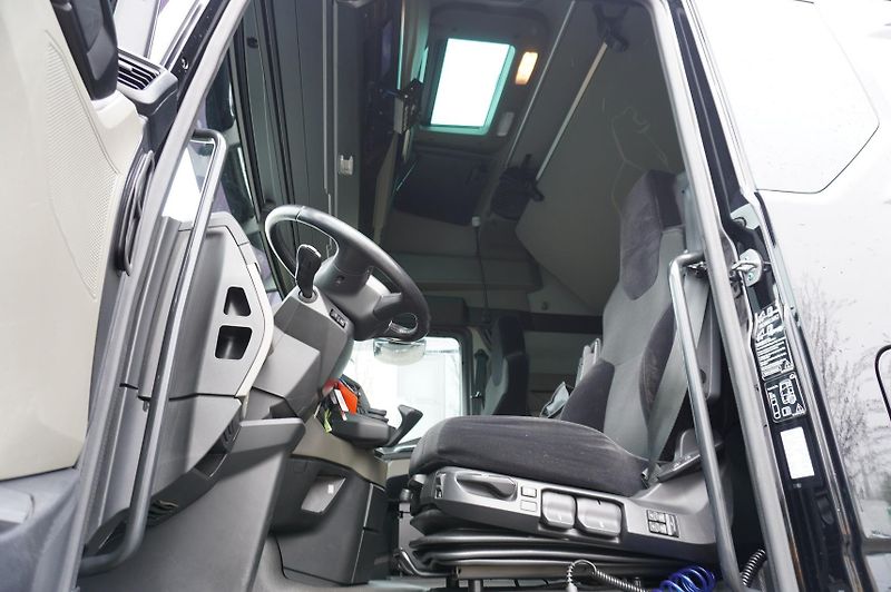 MAN TGX (2024) 28.480 6x2/ 2024/ Krone 18EPAL - fotka 11 z 24