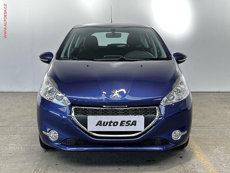 Peugeot 208 (2014) 1.2 PT, AC, výhřev sed - fotka 2 z 16