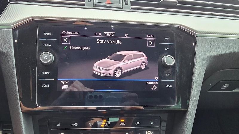 Volkswagen Passat (2023) 2.0 TDI 110kW DSG R-line - fotka 28 z 37