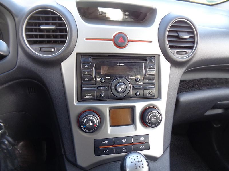 Kia Carens 2,0 - fotka 9 z 20