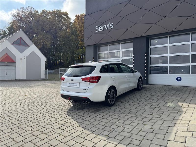 Kia Ceed 1,6 CRDi GT-Line - fotka 2 z 16