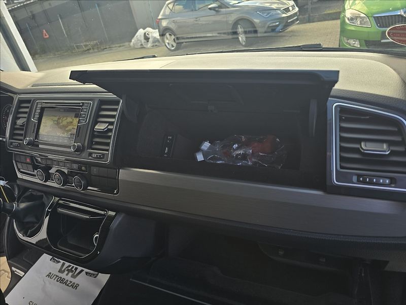 Volkswagen Multivan 2,0 TDi 110 KW Bully 7 míst TZ - fotka 35 z 52