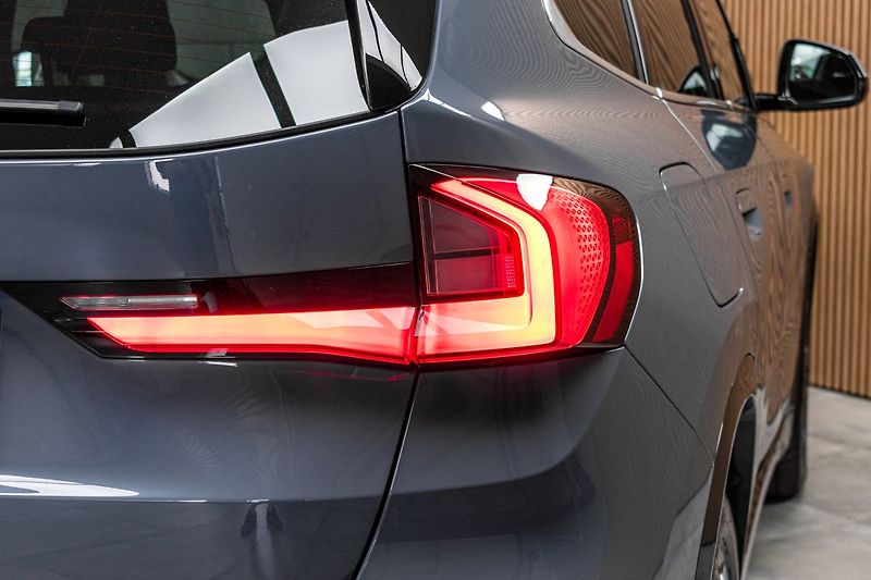 BMW X1 xDrive23d PREMIUM*DPH*ČR 1.MAJ - fotka 39 z 43
