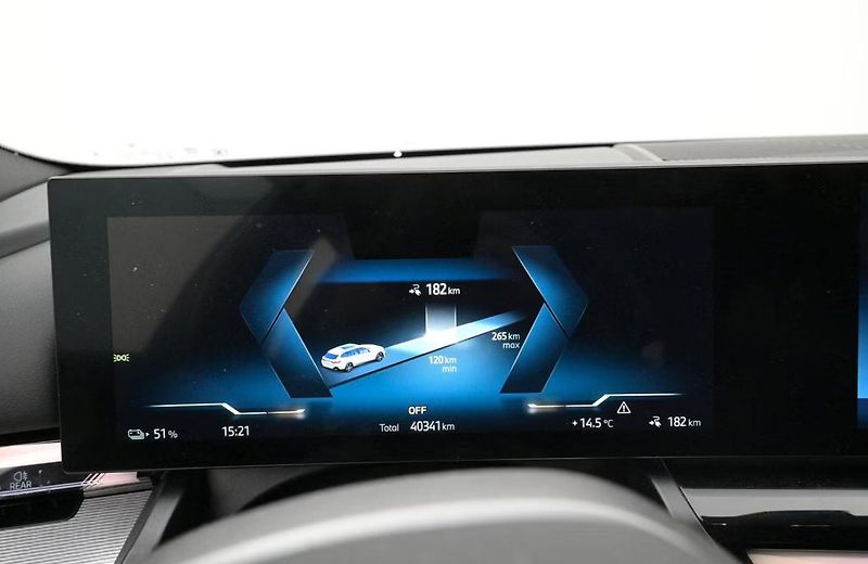 BMW i5 eDrive40 Touring SoH 96% Tažné - fotka 7 z 21