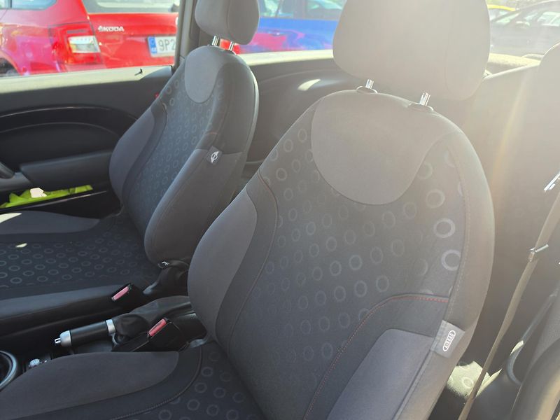 Mini Cooper 1.6 i  - fotka 10 z 17