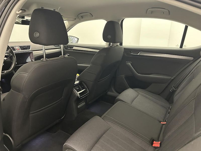 Škoda Superb 2.0 TDI 4x4 Style - fotka 17 z 24