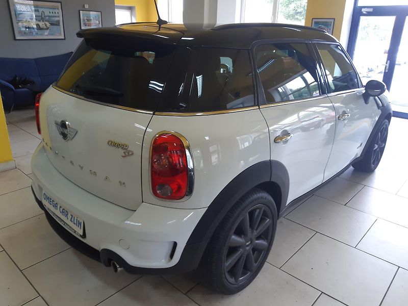 Mini Countryman 2.0 D S COOPER 4x4  - fotka 6 z 23