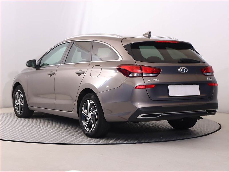 Hyundai i30 (2023) 1.5 T-GDI MHEV, Automat - fotka 4 z 19