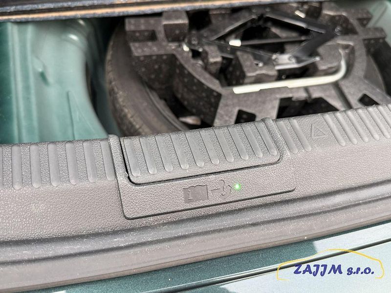 Škoda Superb L&K 2.0TSi 206kw 4x4 webasto - fotka 58 z 60