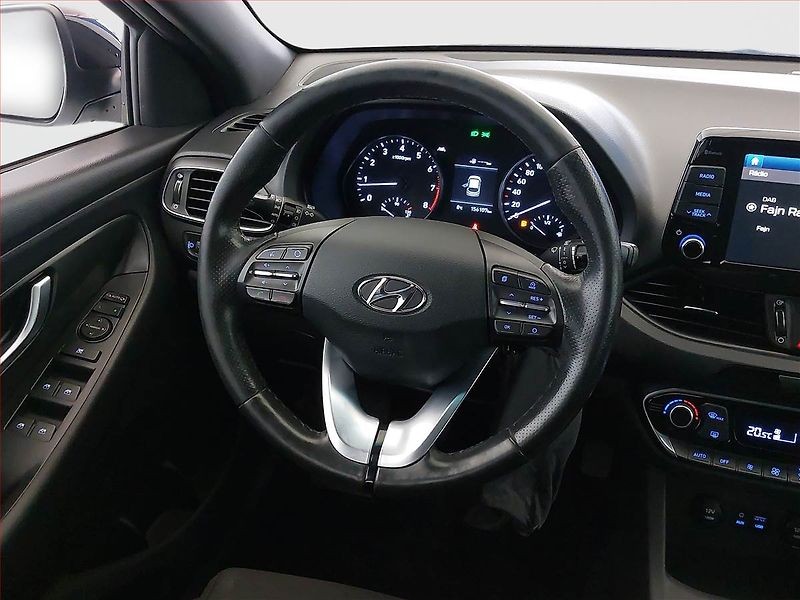 Hyundai i30 (2018) 1.4 T-GDI, Navi, Xenony - fotka 13 z 16
