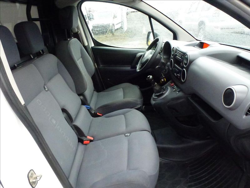Citroën Berlingo 1,6 HDI 3míst Tažné,Klima,Temp - fotka 22 z 49