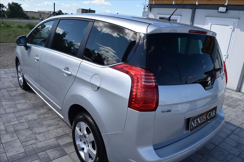 Peugeot 5008 1,6 HDI 88KW AUTOMAT 7MÍST TOP - fotka 7 z 46