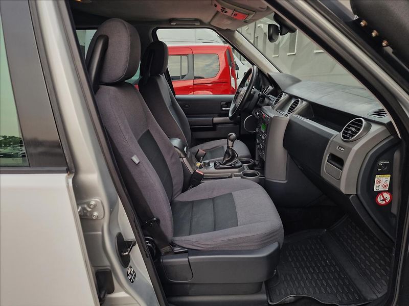 Land Rover Discovery 2.7 TDV6 140kW 4x4 - fotka 14 z 42