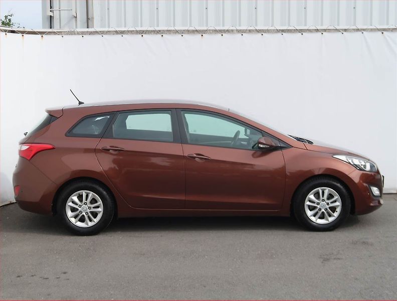 Hyundai i30 (2012) 1.6 GDI, Serv.kniha, Tempomat - fotka 6 z 18