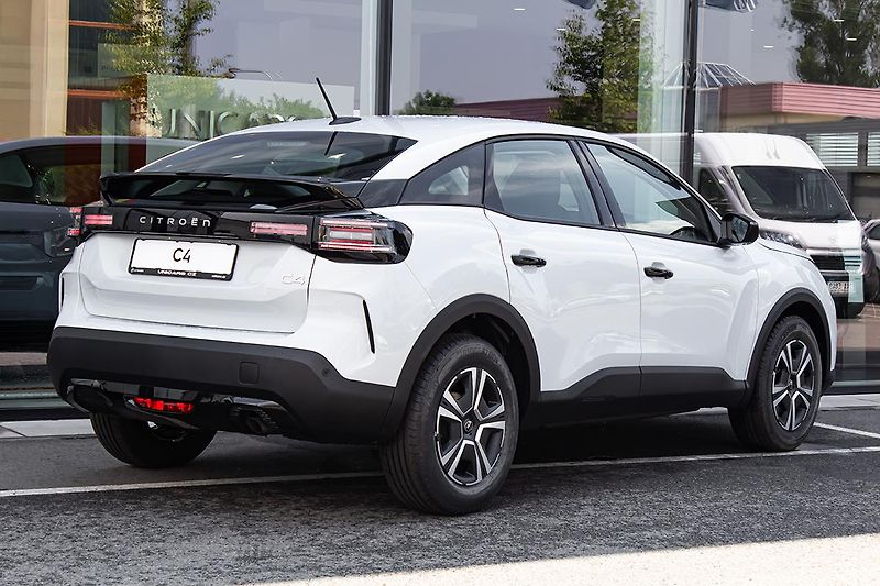 Citroën C4 (2026) 1,2 YOU Hybrid 110k Automat - fotka 5 z 17