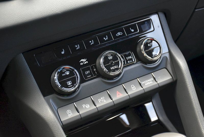 Škoda Karoq (2026) Sportline 1,5 TSI 110 kW 7° au - fotka 45 z 47