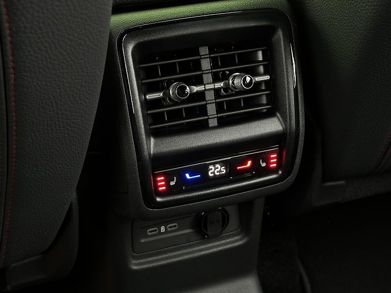 Škoda Kodiaq RS DSG 4x4 265PS Matrix-LED He - fotka 42 z 50